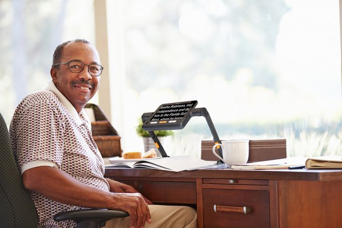 Explore 8 with Stand and Carry Bag SP – CNIB SMARTLIFE
