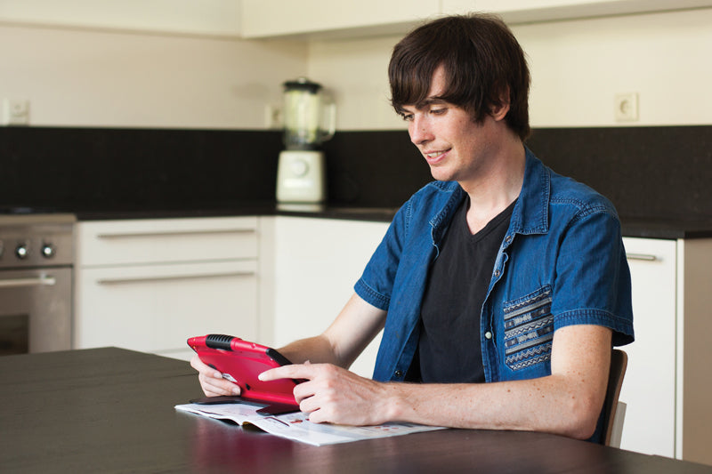 Ruby 7 HD Red Handheld Video Magnifier SP – CNIB SMARTLIFE